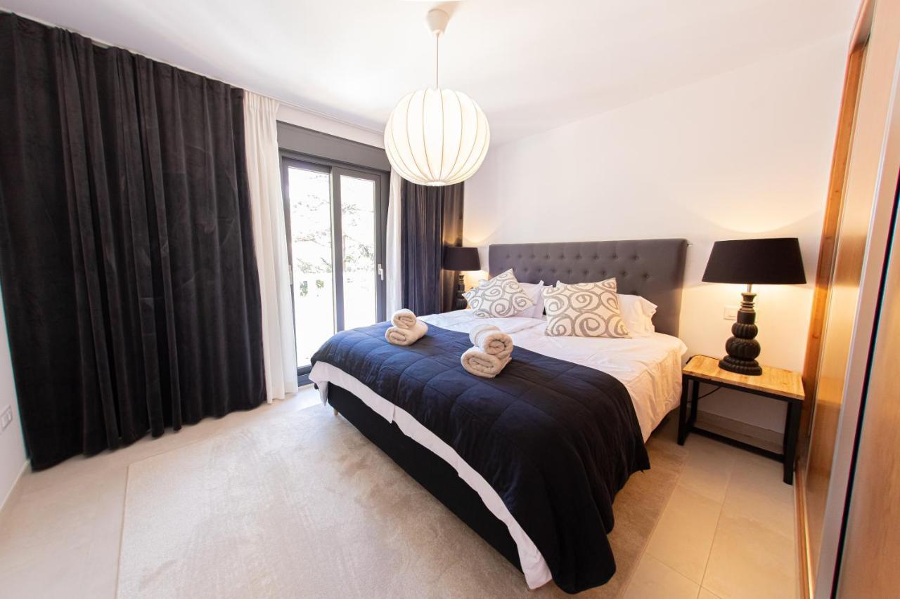 Charming Townhouse/5bedrs/front Beach/private Pool Semesterbostad