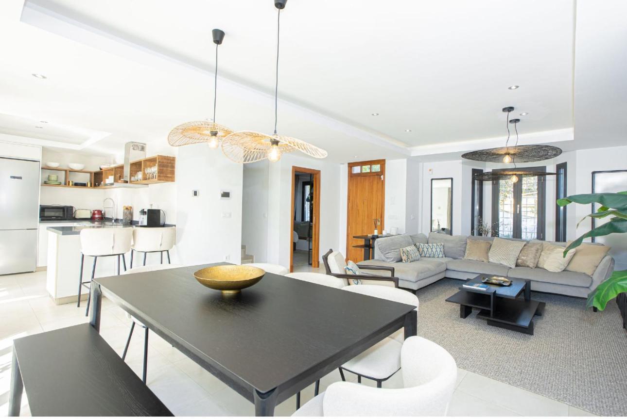 Charming Townhouse/5bedrs/front Beach/private Pool Ferienhaus *
